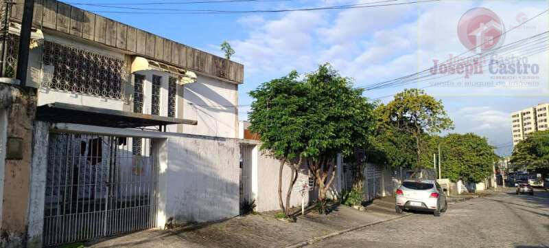 Casa à venda com 4 quartos - Cajueiro,Recife