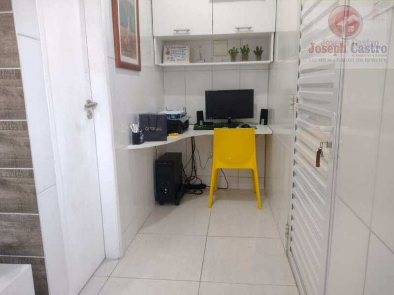  - Casa à venda em Recife, Hipódromo, com 3 quartos, 200m²